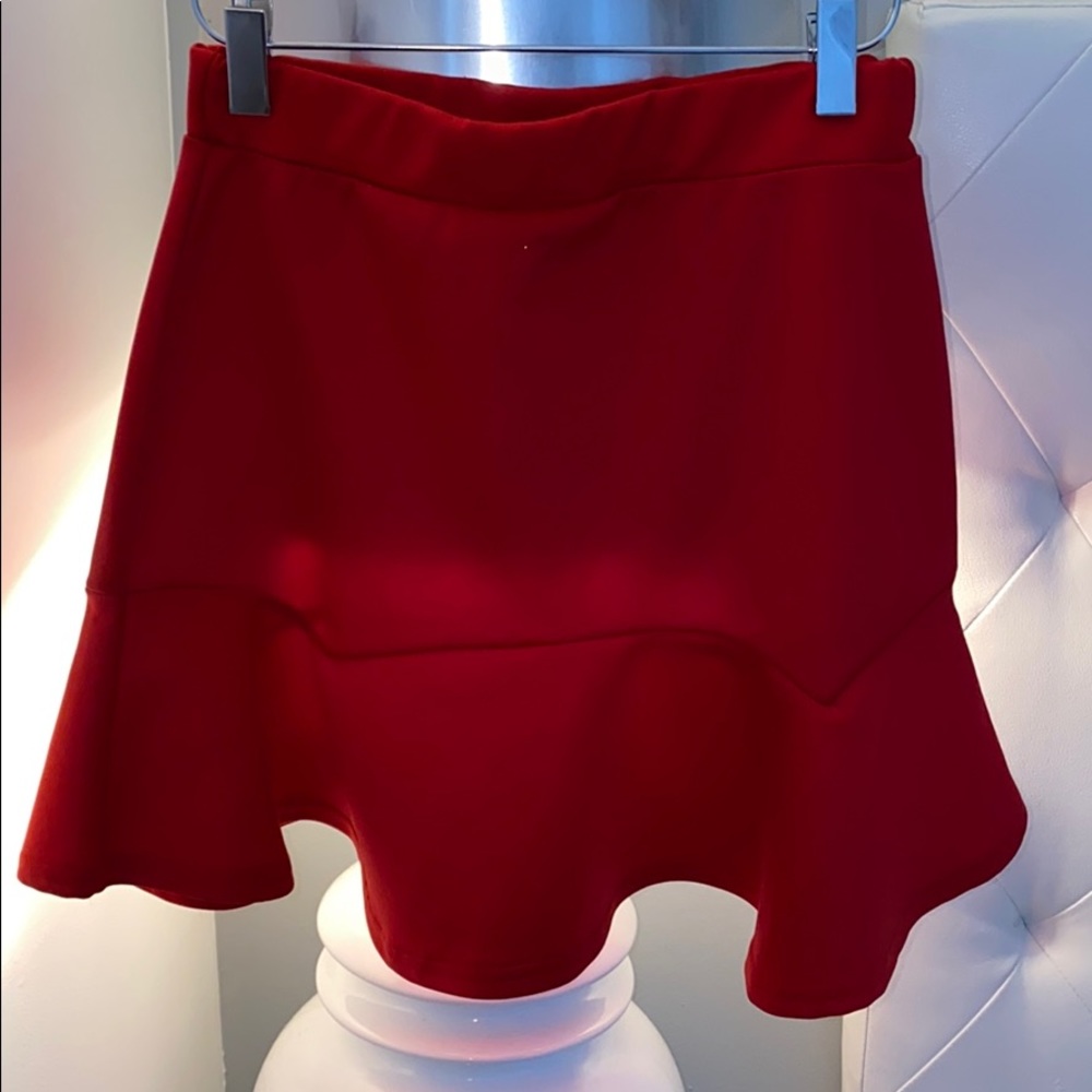 Red mini skirt ( Never used) size : S